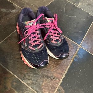 Brooks Ghost 9 size 9.5